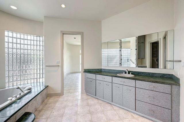 5304 Braeburn Drive, Bellaire, TX 77401