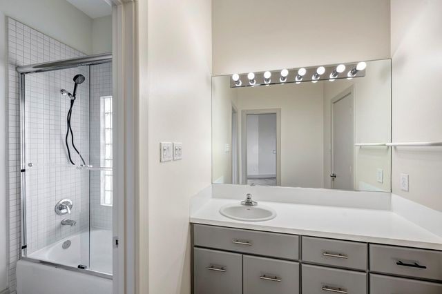 5304 Braeburn Drive, Bellaire, TX 77401