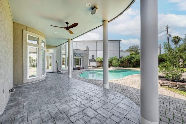 5304 Braeburn Drive, Bellaire, TX 77401