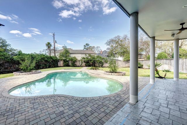 5304 Braeburn Drive, Bellaire, TX 77401