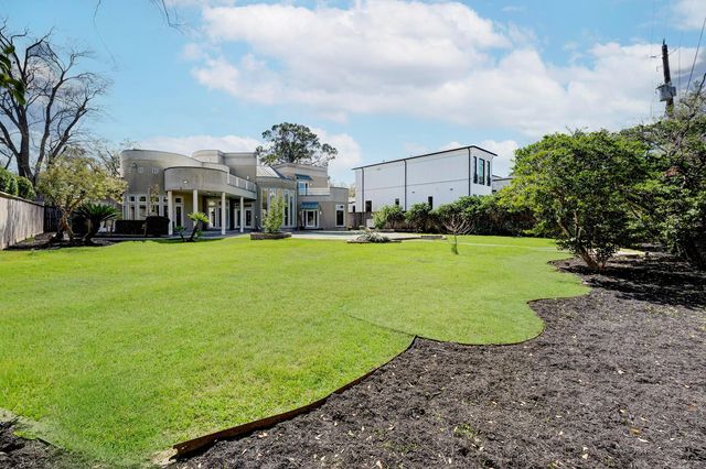 5304 Braeburn Drive, Bellaire, TX 77401