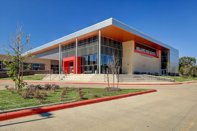 5304 Braeburn Drive, Bellaire, TX 77401