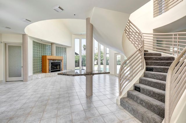 5304 Braeburn Drive, Bellaire, TX 77401