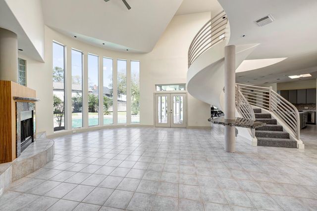 5304 Braeburn Drive, Bellaire, TX 77401