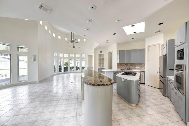 5304 Braeburn Drive, Bellaire, TX 77401