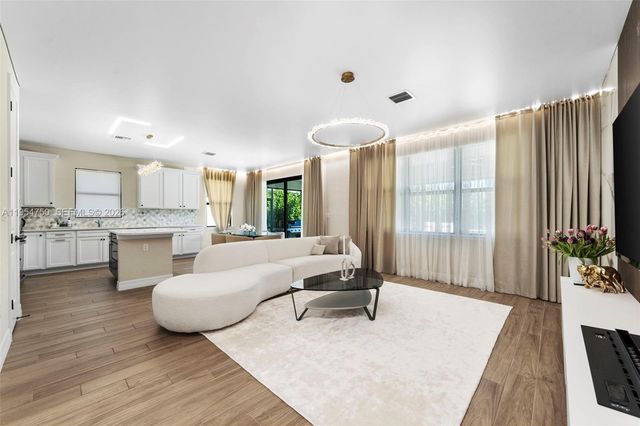 4642 W Pinehurst Trl W, Oakland Park, FL 33309