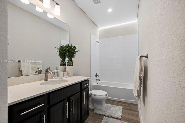 4642 W Pinehurst Trl W, Oakland Park, FL 33309