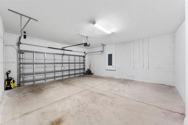 4642 W Pinehurst Trl W, Oakland Park, FL 33309