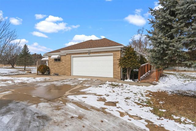 7476 Torrey Road, Mundy Township, MI 48473