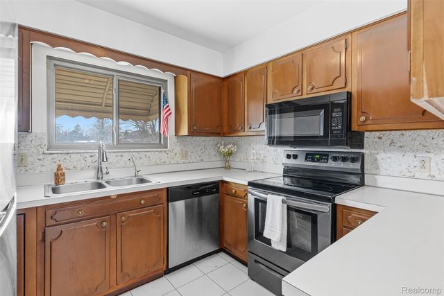 7476 Torrey Road, Mundy Township, MI 48473