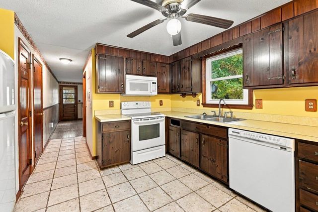 10 Lancaster Drive, Londonderry, NH 03053