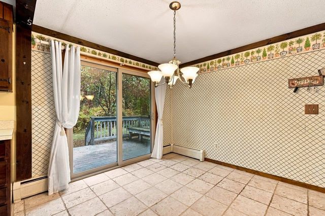 10 Lancaster Drive, Londonderry, NH 03053