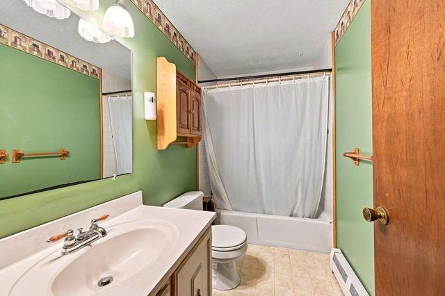 10 Lancaster Drive, Londonderry, NH 03053