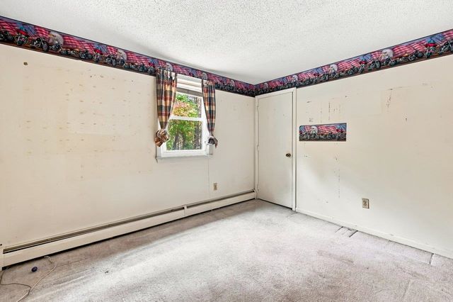 10 Lancaster Drive, Londonderry, NH 03053