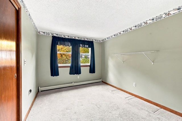 10 Lancaster Drive, Londonderry, NH 03053