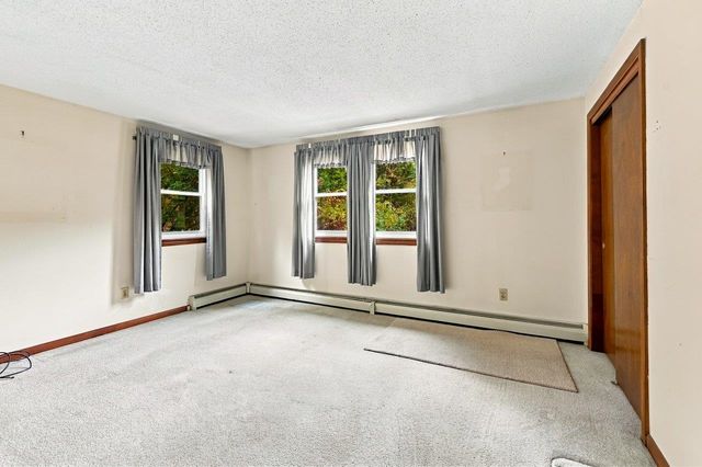 10 Lancaster Drive, Londonderry, NH 03053