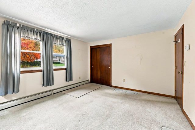 10 Lancaster Drive, Londonderry, NH 03053