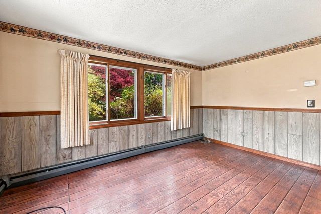 10 Lancaster Drive, Londonderry, NH 03053