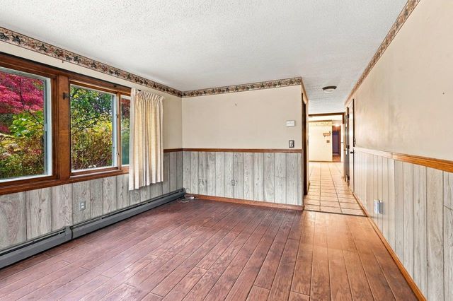 10 Lancaster Drive, Londonderry, NH 03053