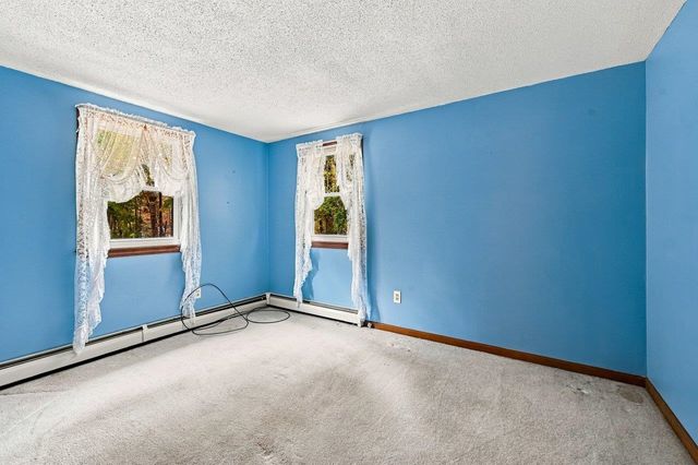 10 Lancaster Drive, Londonderry, NH 03053