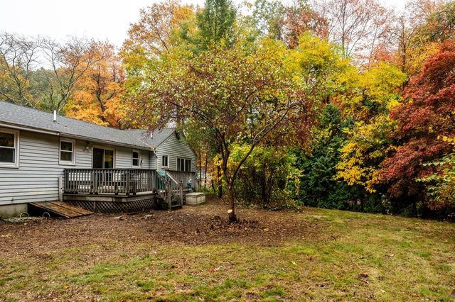 10 Lancaster Drive, Londonderry, NH 03053