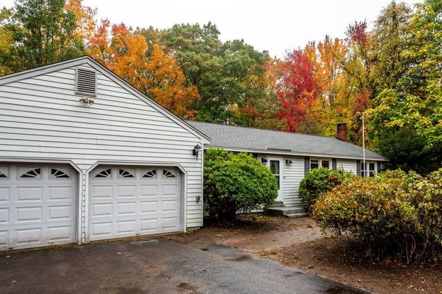 10 Lancaster Drive, Londonderry, NH 03053
