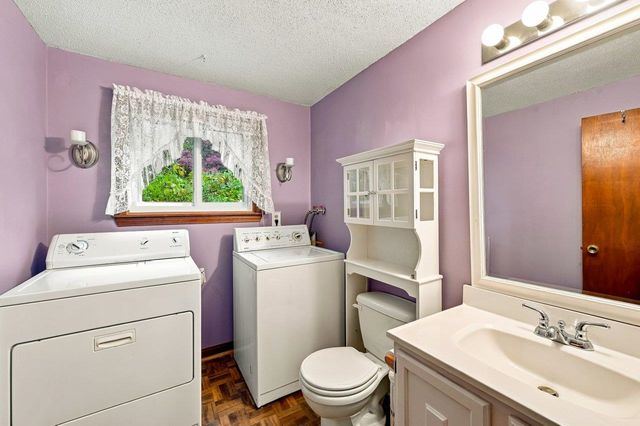 10 Lancaster Drive, Londonderry, NH 03053