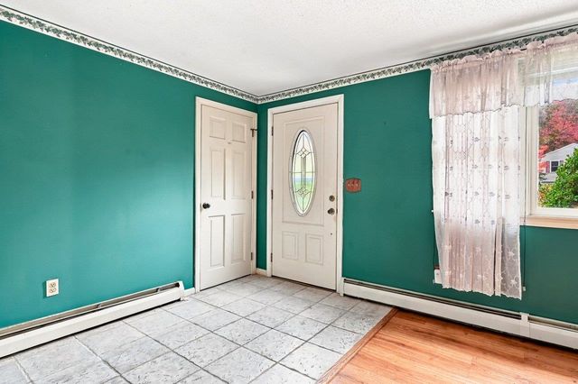 10 Lancaster Drive, Londonderry, NH 03053