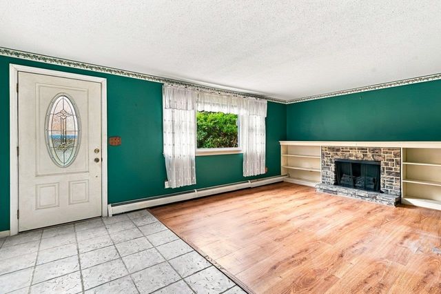 10 Lancaster Drive, Londonderry, NH 03053