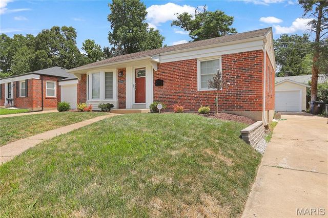 1542 N Hanley Road, University City, MO 63130