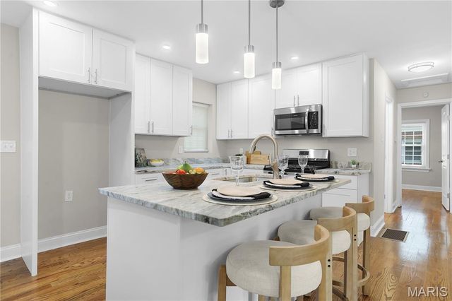 1542 N Hanley Road, University City, MO 63130