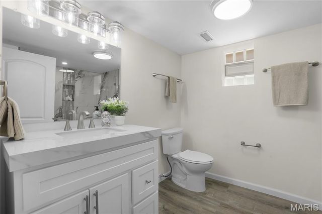 1542 N Hanley Road, University City, MO 63130