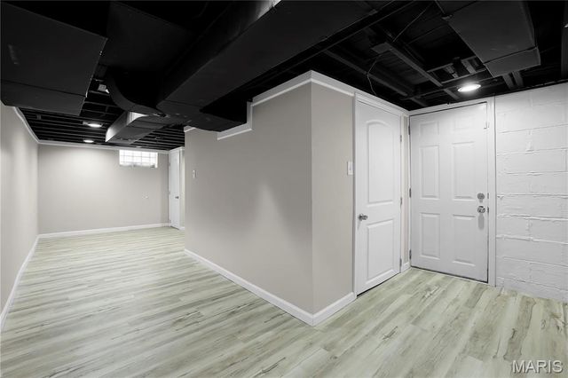 1542 N Hanley Road, University City, MO 63130