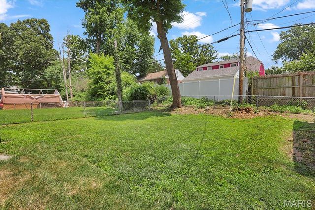 1542 N Hanley Road, University City, MO 63130