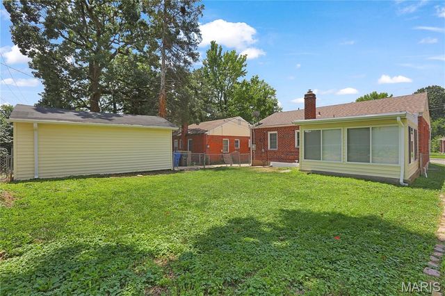 1542 N Hanley Road, University City, MO 63130