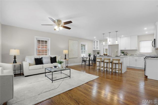1542 N Hanley Road, University City, MO 63130