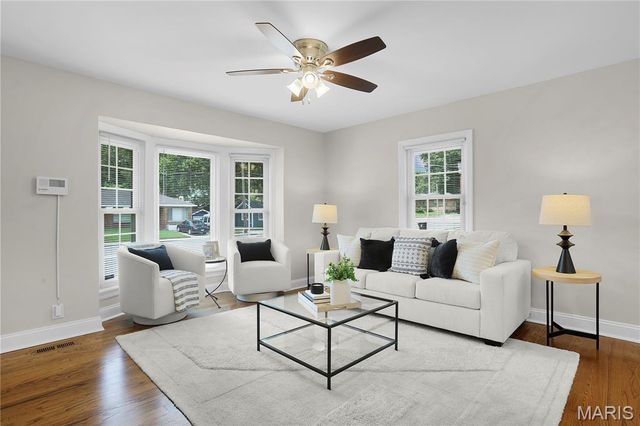 1542 N Hanley Road, University City, MO 63130