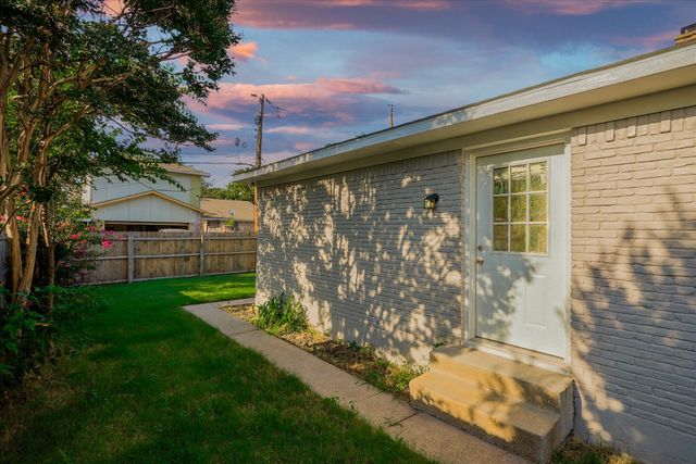 5825 Hillcroft Street, Dallas, TX 75227