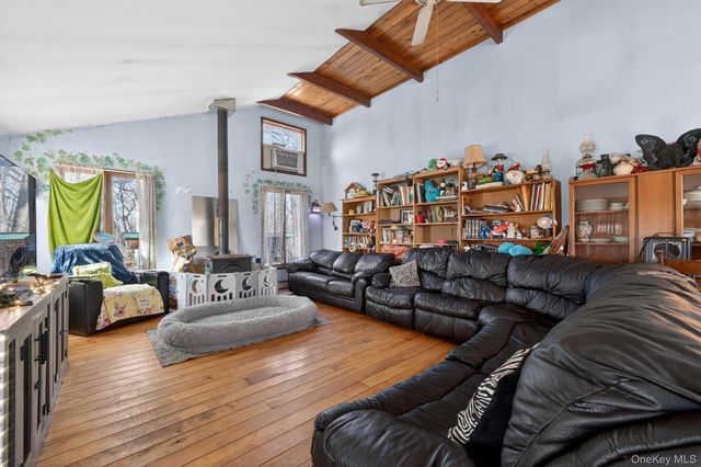 48 Chardavoyne Road, Warwick, NY 10990