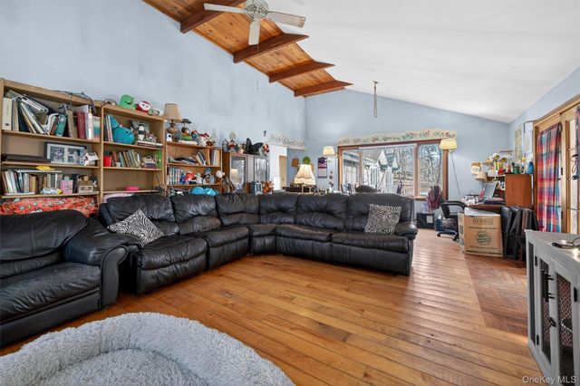 48 Chardavoyne Road, Warwick, NY 10990