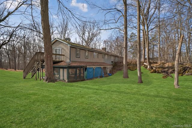 48 Chardavoyne Road, Warwick, NY 10990