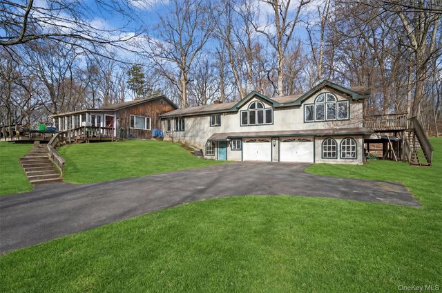 48 Chardavoyne Road, Warwick, NY 10990