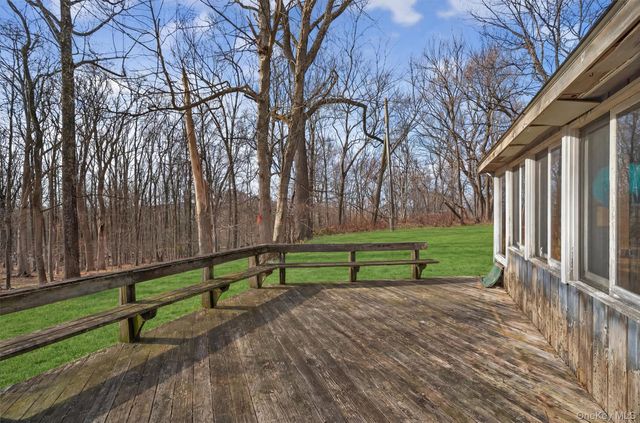 48 Chardavoyne Road, Warwick, NY 10990