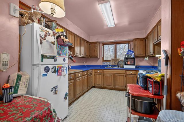 48 Chardavoyne Road, Warwick, NY 10990