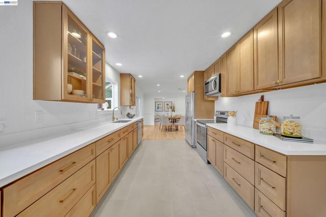 2421 2421 Mallard Dr, Walnut Creek, CA 94597