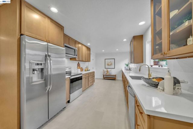 2421 2421 Mallard Dr, Walnut Creek, CA 94597