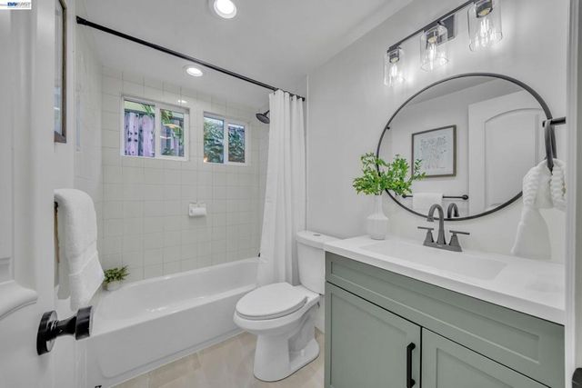 2421 2421 Mallard Dr, Walnut Creek, CA 94597