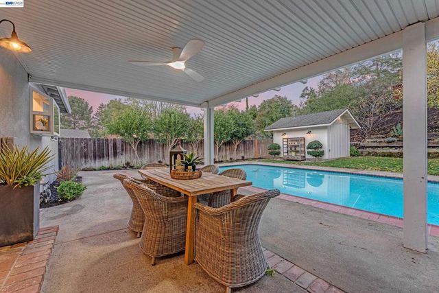 2421 2421 Mallard Dr, Walnut Creek, CA 94597