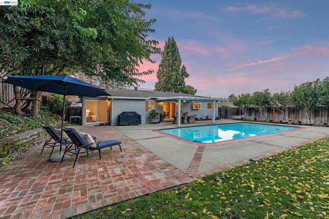 2421 2421 Mallard Dr, Walnut Creek, CA 94597