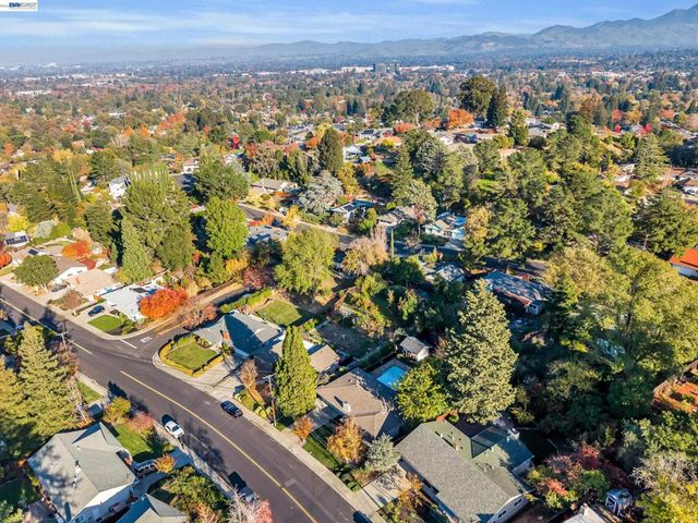 2421 2421 Mallard Dr, Walnut Creek, CA 94597